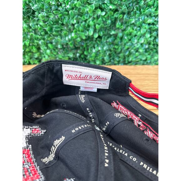 Mitchell & Ness Black & Red NBA Chicago Bulls Adjustable Dad Hat Cap - Picture 7 of 8